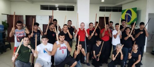 Seminarion de defesa do bastão e da faca